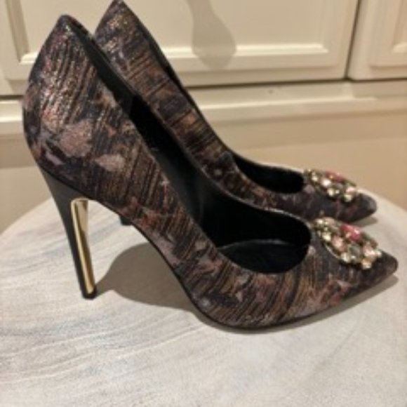 Size 6 Guess Beaded Heels - Picture 2 of 4